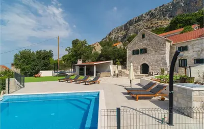 Bazen u objektu Cozy Home In Jesenice ili u blizini