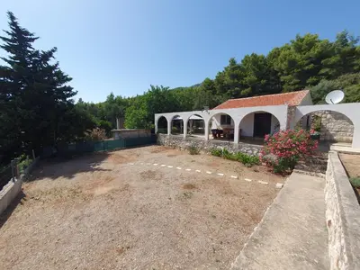 Zgrada u kojoj se nalazi vikendica