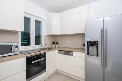 Kuhinja ili čajna kuhinja u objektu Epetium Beach Villa