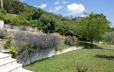 Pogled na planine ili pogled na planine iz vikendica