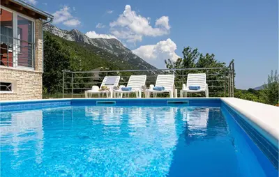 Pogled na planine ili pogled na planine iz vikendica