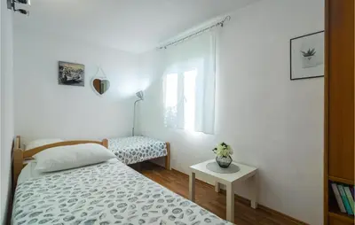 Krevet ili kreveti u jedinici u objektu 3 Bedroom Beautiful Apartment In Mirca
