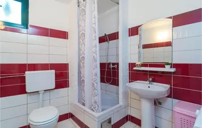 Kupaonica u objektu 3 Bedroom Beautiful Apartment In Mirca