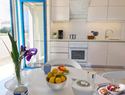 Kuhinja ili čajna kuhinja u objektu Modern Apartment for 4 persons, Sea view, near the beach