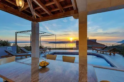 Bazen u objektu Villa Magico with pool and fantastic seaview ili u blizini