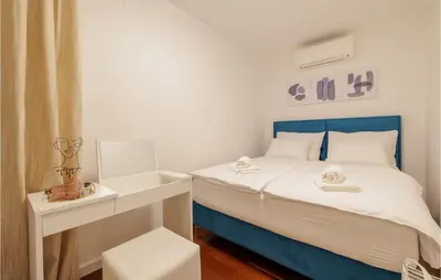 Tlocrt objekta 4 Bedroom Awesome Home In Podstrana