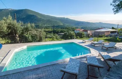 Pogled na planine ili pogled na planine iz vila