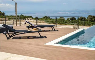 Bazen u objektu Awesome Home In Splitska- Supetar ili u blizini