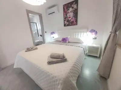 Krevet ili kreveti u jedinici u objektu Luxury two-bedroom apartment by the sea U KaLu