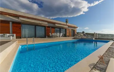 Bazen u objektu Villa Dol Hills Estate ili u blizini