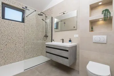 Kupaonica u objektu Villa Nacle with Heated Pool and Large Playground near Omis and Split