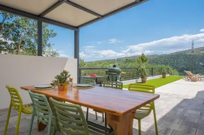 Pogled na planine ili pogled na planine iz vila