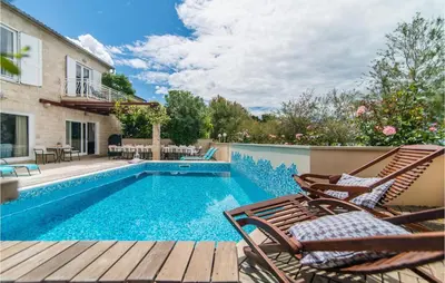 Bazen u objektu Villa Mirca ili u blizini