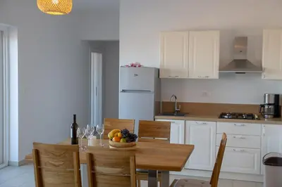 Kuhinja ili čajna kuhinja u objektu Ferienhaus Luisa Insel Brac - Kamin, Pool, Grill, Olivengrundstück