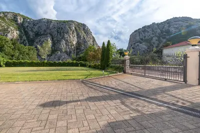 Pogled na planine ili pogled na planine iz apartmana