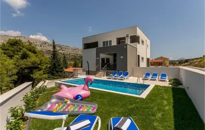 Bazen u objektu Villa Moroso ili u blizini