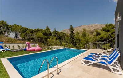 Bazen u objektu Villa Moroso ili u blizini