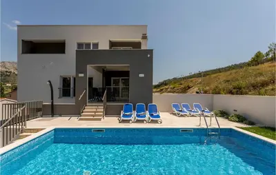 Bazen u objektu Villa Moroso ili u blizini