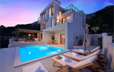 Bazen u objektu Villa Bianca Hvar ili u blizini