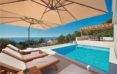 Bazen u objektu Villa Bianca Hvar ili u blizini