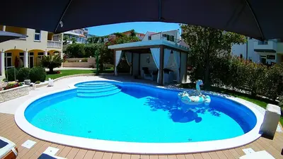 Bazen u objektu Villa Principessa Podstrana ili u blizini