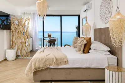 Krevet ili kreveti u jedinici u objektu Gallery Luxury Suites & Rooms-Only Adults