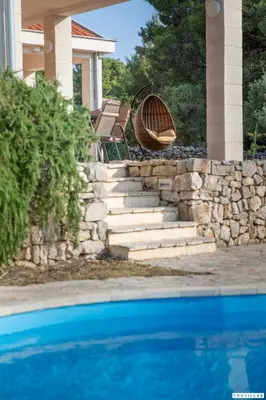 Bazen u objektu Sonia Hvar ili u blizini