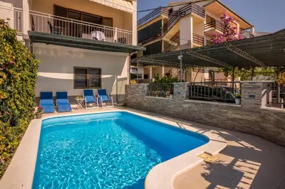 Bazen u objektu Holiday Home Petra ili u blizini