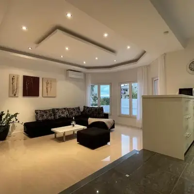 Villa Apricot
