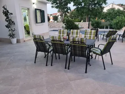 Balkon ili terasa u objektu Luxury apartman Ani Sutivan Brač s bazenom i jacuzzijem