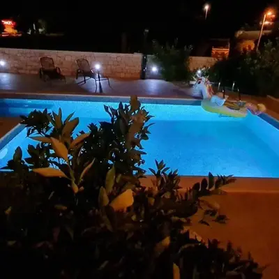 Luxury apartman Ani Sutivan Brač s bazenom i jacuzzijem