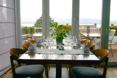 Restoran ili neka druga zalogajnica u objektu Apartments Villa Azzurra Bol