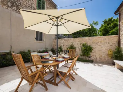 Popločani dio dvorišta ili vanjski dio objekta Holiday Home City Walls
