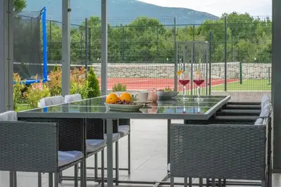 Pogled na planine ili pogled na planine iz vila