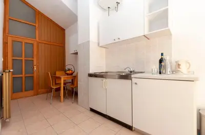 Kuhinja ili čajna kuhinja u objektu Apartments Near Beach