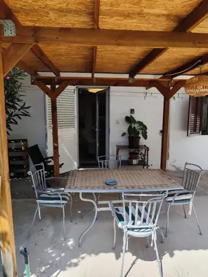 Popločani dio dvorišta ili vanjski dio objekta Apartments Maja