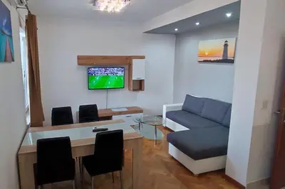 TV i/ili zabavni centar u objektu Family friendly house with a swimming pool Podstrana, Split - 21718