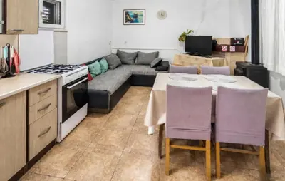 Kuhinja ili čajna kuhinja u objektu Holiday Home Pucisca 40