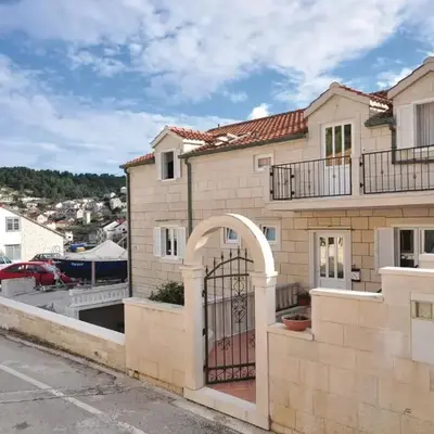 Apartment Pucisca 46