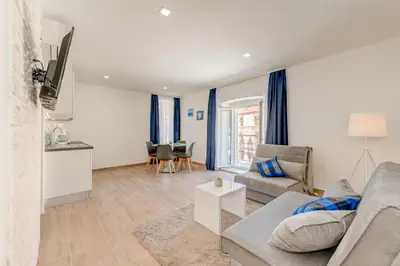 TV i/ili zabavni centar u objektu Apartments Villa Tudor 2