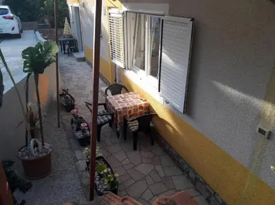 Restoran ili neka druga zalogajnica u objektu Apartments Dari