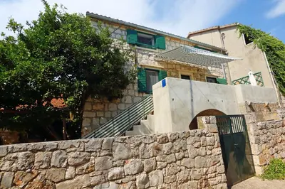 Zgrada u kojoj se nalazi apartman