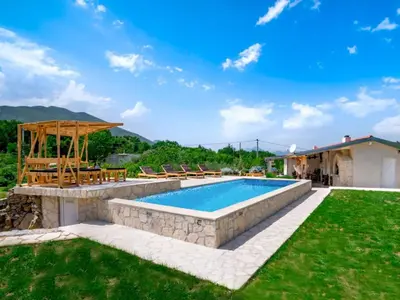 Bazen u objektu House Green Oaza ili u blizini