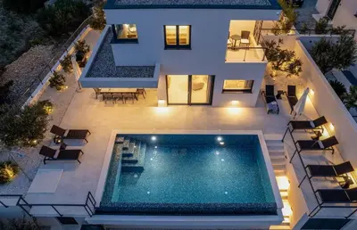 Bazen u objektu Stylish Villa Olea with heated pool and panoramic sea views ili u blizini