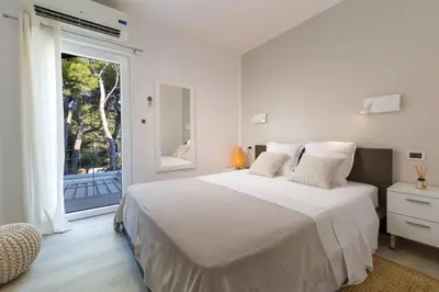 Krevet ili kreveti u jedinici u objektu Magnificent Seafront Villa 10 Bedrooms Pakleni View