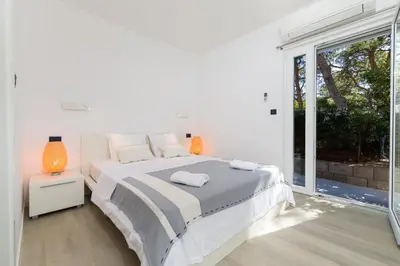 Krevet ili kreveti u jedinici u objektu Magnificent Seafront Villa 10 Bedrooms Pakleni View