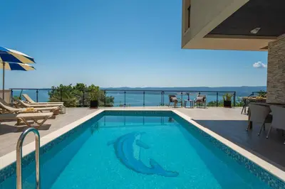 Bazen u objektu Seaview Villa Matea with 4 en-suite Bedrooms, Whirlpool, Sauna, Private pool ili u blizini
