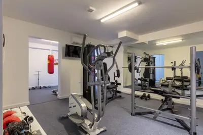 Fitness centar i/ili fitness sadržaji u objektu Villa Mermaid - Heated Pool, Sea Views & Beach 120m I Split Riviera