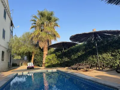 Bazen u objektu 2 Bed Flat - Sleeps 6 - Pool - Garden - Parking ili u blizini