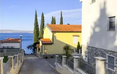 Tlocrt objekta 9 Bedroom Awesome Home In Starigrad